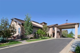 Best Western Plus Deer Park Hotel and Suites