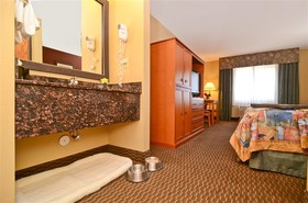Best Western Plus Deer Park Hotel and Suites