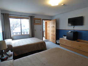 The Hitching Post Hotel And Farm Store