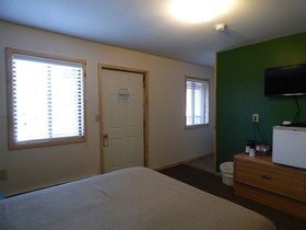 The Hitching Post Hotel And Farm Store