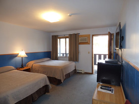 The Hitching Post Hotel And Farm Store