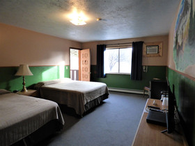 The Hitching Post Hotel And Farm Store