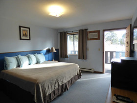 The Hitching Post Hotel And Farm Store