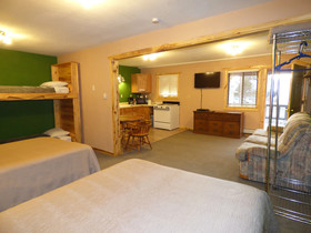 The Hitching Post Hotel And Farm Store