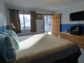 The Hitching Post Hotel And Farm Store