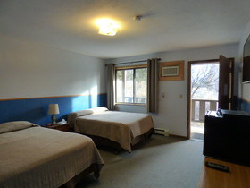 The Hitching Post Hotel And Farm Store