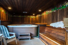 Elk Mountain Lodge