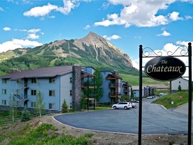 Chateaux Condominiums