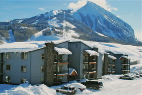 Chateaux Condominiums