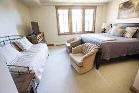 WestWall Lodge
