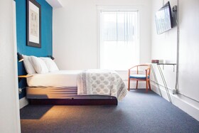 11th Avenue Hotel and Hostel