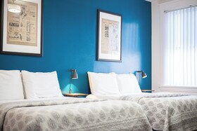 11th Avenue Hotel and Hostel
