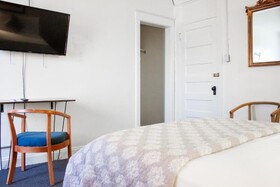 11th Avenue Hotel and Hostel