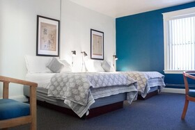 11th Avenue Hotel and Hostel