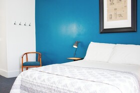 11th Avenue Hotel and Hostel