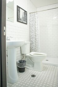 11th Avenue Hotel and Hostel