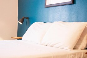 11th Avenue Hotel and Hostel