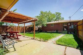 Casa De Henrichs + The Den