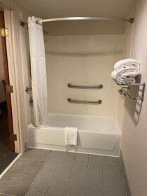 Days Inn & Suites by Wyndham Denver International Airport