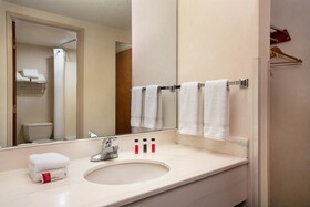 Days Inn & Suites by Wyndham Denver International Airport