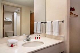 Days Inn & Suites by Wyndham Denver International Airport