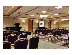 DoubleTree by Hilton Denver Central Park