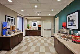 Hampton Inn & Suites Denver Airport / Gateway Park