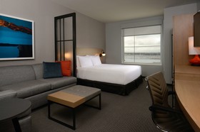 Hyatt Place Denver / Peña Station