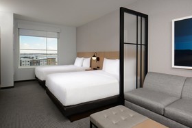Hyatt Place Denver / Peña Station
