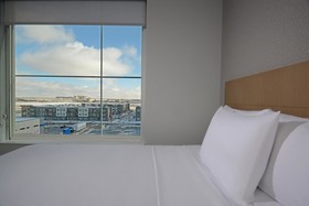 Hyatt Place Denver / Peña Station