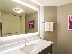 La Quinta Inn & Suites by Wyndham Denver Airport DIA