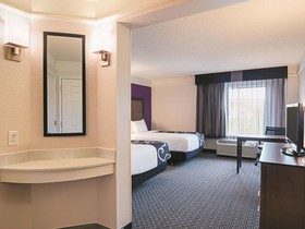 La Quinta Inn & Suites by Wyndham Denver Airport DIA