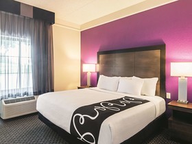 La Quinta Inn & Suites by Wyndham Denver Airport DIA