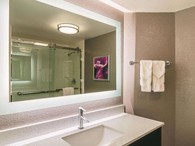 La Quinta Inn & Suites by Wyndham Denver Airport DIA