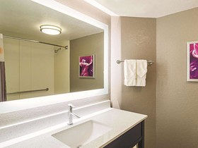 La Quinta Inn & Suites by Wyndham Denver Airport DIA