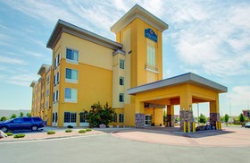 La Quinta Inn & Suites by Wyndham Denver Gateway Park