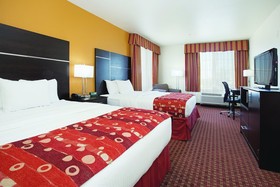 La Quinta Inn & Suites by Wyndham Denver Gateway Park