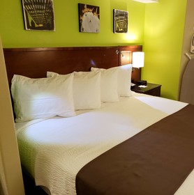 Days Inn by Wyndham Thornton