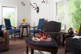 Antlers On The Creek Bed & Breakfast