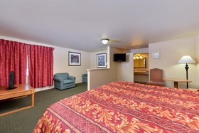 Econo Lodge Inn & Suites
