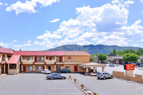 Econo Lodge Inn & Suites