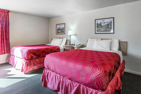 Econo Lodge Inn & Suites