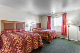 Econo Lodge Inn & Suites
