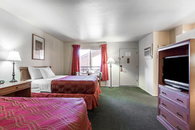 Econo Lodge Inn & Suites
