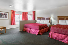 Econo Lodge Inn & Suites