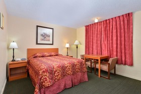 Econo Lodge Inn & Suites