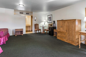 Econo Lodge Inn & Suites