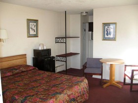 Spanish Trails Inn & Suites