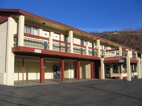 Spanish Trails Inn & Suites