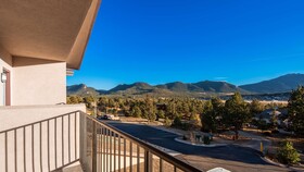 Best Western Plus Silver Saddle Inn